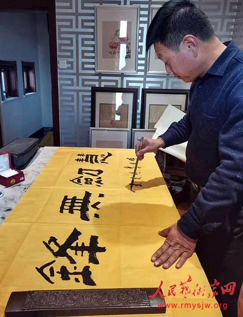 �����������Ҿٰ��黭�Ļ������