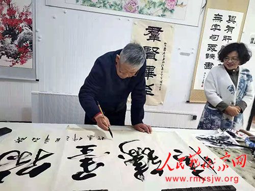 �ȷ��黭�����������������ڹ��ݲ��þٰ�