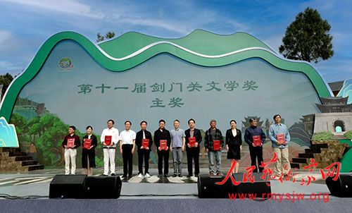 ��Խʱ���Ĺ�â�����ڱ����ݺ��ϵ��ݽ�